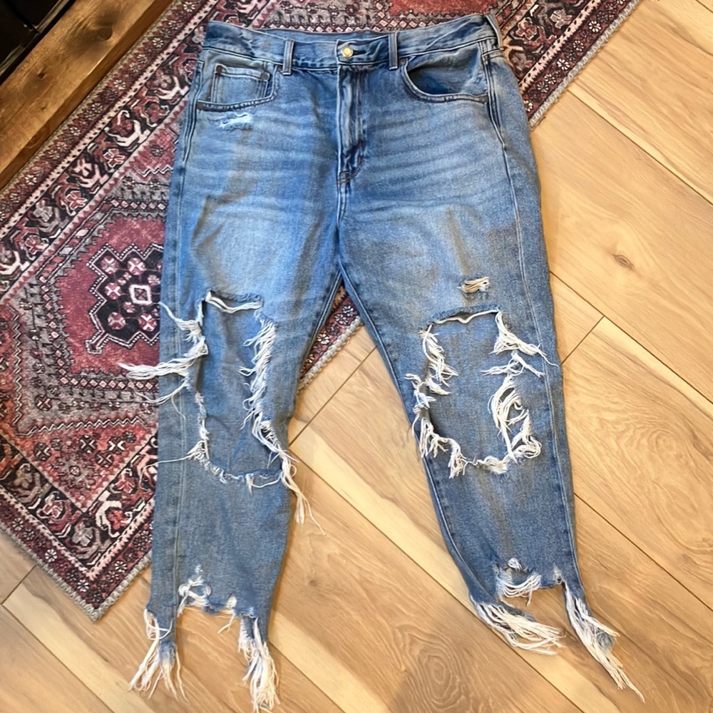 American Eagle extra short size 10 ripped jeans